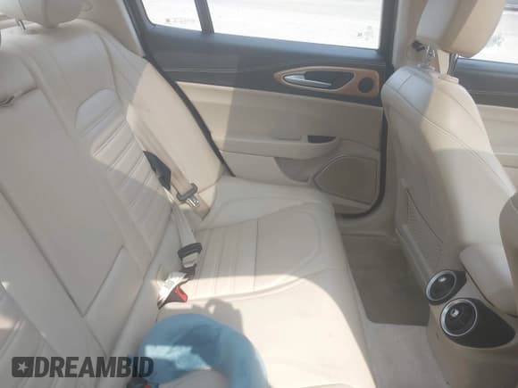 ✅ 2017 Alfa Romeo Giulia Ti • VIN: ZARFAEEN5H7537108 • Лот: 42942458. Опубликован ранее на IAAI с пробегом Не указан. Бесплатный доступ к архиву аукционных продаж из США и подробный отчёт об истории автомобиля на DreamBid. Изображение 8.