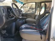 ✅ 2018 Chevrolet Express Passenger LT • VIN: 1GAZGPFGXJ1332144 • Lot: 87666475. Wystawiony na Copart z przebiegiem 141 953 mil. Bezpłatny archiwum sprzedaży aukcyjnych z USA i szczegółowy raport historii pojazdu na DreamBid. Zdjęcie 7.