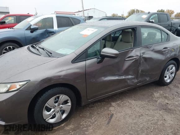 ✅ 2015 Honda Civic LX • VIN: 19XFB2F55FE229177 • Lot: 43567759. Wystawiony na IAAI z przebiegiem 102 598 mil. Bezpłatny archiwum sprzedaży aukcyjnych z USA i szczegółowy raport historii pojazdu na DreamBid. Zdjęcie 6.