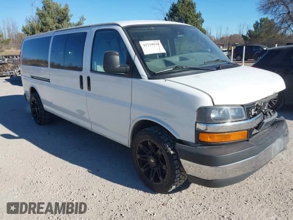 ✅ 2019 Chevrolet Express Passenger LT • VIN: 1GAZGPFG2K1272300 • Lot: 43719938. Wystawiony na IAAI z przebiegiem 230 638 mil. Bezpłatny archiwum sprzedaży aukcyjnych z USA i szczegółowy raport historii pojazdu na DreamBid. Zdjęcie 1.