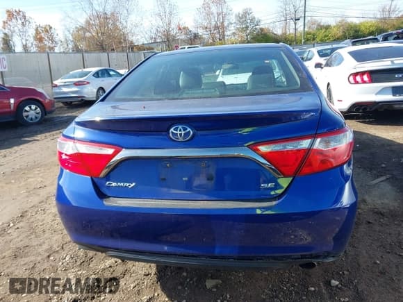 ✅ 2015 Toyota Camry SE • VIN: 4T1BF1FK5FU887114 • Lot: 43677302. Listed on IAAI with 113,367 mi. Free auction sales archive from the USA and detailed vehicle history report at DreamBid. Image 16.