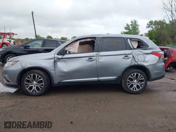 2018 Mitsubishi Outlander SE with VIN JA4AD3A38JZ017431, listed as a IAAI auction lot 42257141 with 91,808 mi miles and . Bid and sale history available at DreamBid. Image 13.