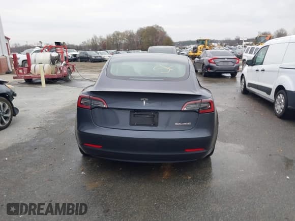 ✅ 2023 Tesla Model 3 Performance • VIN: 5YJ3E1EC0PF488692 • Lot: 43686025. Wystawiony na IAAI z przebiegiem 71 578 mil. Bezpłatny archiwum sprzedaży aukcyjnych z USA i szczegółowy raport historii pojazdu na DreamBid. Zdjęcie 16.