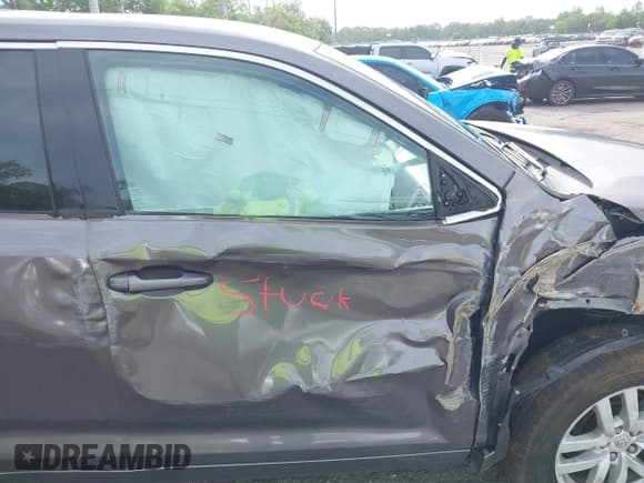 ✅ 2015 Toyota Highlander LE Plus • VIN: 5TDZKRFHXFS113026 • Lot: 42642125. Wystawiony na IAAI z przebiegiem 58 789 mil. Bezpłatny archiwum sprzedaży aukcyjnych z USA i szczegółowy raport historii pojazdu na DreamBid. Zdjęcie 5.