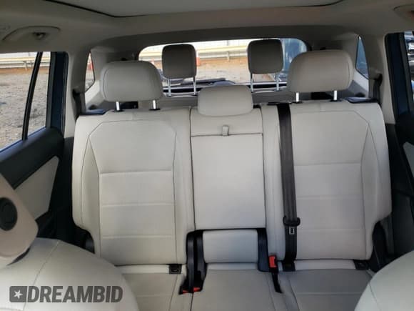 ✅ 2020 Volkswagen Tiguan SE • VIN: 3VV2B7AX3LM134656 • Lot: 82420905. Wystawiony na Copart z przebiegiem 81 561 mil. Bezpłatny archiwum sprzedaży aukcyjnych z USA i szczegółowy raport historii pojazdu na DreamBid. Zdjęcie 10.