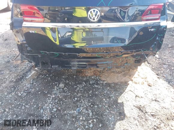 ✅ 2018 Volkswagen Atlas SE • VIN: 1V2CP2CA3JC599130 • Lot: 41508240. Listed on IAAI with 74,030 mi. Free auction sales archive from the USA and detailed vehicle history report at DreamBid. Image 6.