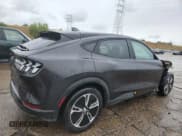 ✅ 2022 Ford Mustang Mach-E Select • VIN: 3FMTK1SS7NMA17728 • Лот: 83822395. Опубликован ранее на Copart с пробегом 41 398 миль. Бесплатный доступ к архиву аукционных продаж из США и подробный отчёт об истории автомобиля на DreamBid. Изображение 3.