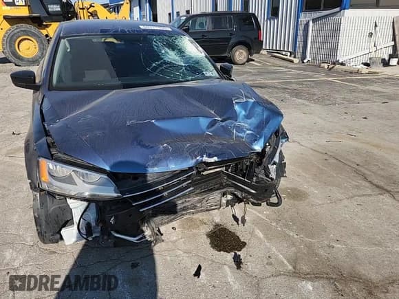 ✅ 2015 Volkswagen Jetta SE • VIN: 3VWD17AJXFM352651 • Lot: 80311455. Listed on Copart with 82,812 mi. Free auction sales archive from the USA and detailed vehicle history report at DreamBid. Image 13.