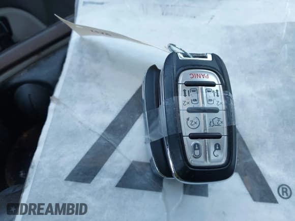 ✅ 2018 Chrysler Pacifica Touring L Plus • VIN: 2C4RC1EG1JR112596 • Lot: 43605978. Listed on IAAI with 141,400 mi. Free auction sales archive from the USA and detailed vehicle history report at DreamBid. Image 11.