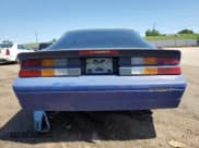 ✅ 1989 Chevrolet Camaro • VIN: 1G1FP21E7KL153495 • Lot: 61464765. Wystawiony na Copart z przebiegiem 20 147 mil. Bezpłatny archiwum sprzedaży aukcyjnych z USA i szczegółowy raport historii pojazdu na DreamBid. Zdjęcie 6.