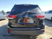 ✅ 2017 Toyota Highlander XLE • VIN: 5TDJZRFH2HS521841 • Lot: 87200555. Wystawiony na Copart z przebiegiem 86 849 mil. Bezpłatny archiwum sprzedaży aukcyjnych z USA i szczegółowy raport historii pojazdu na DreamBid. Zdjęcie 6.