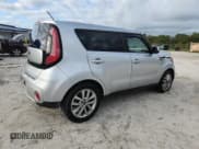 ✅ 2017 Kia Soul + • VIN: KNDJP3A50H7478577 • Lot: 90351915. Wystawiony na Copart z przebiegiem 54 591 mil. Bezpłatny archiwum sprzedaży aukcyjnych z USA i szczegółowy raport historii pojazdu na DreamBid. Zdjęcie 3.