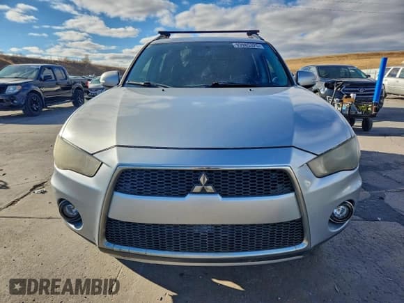 ✅ 2010 Mitsubishi Outlander XLS • VIN: JA4JT4AX2AZ006372 • Lot: 93985325. Wystawiony na Copart z przebiegiem 161 592 mil. Bezpłatny archiwum sprzedaży aukcyjnych z USA i szczegółowy raport historii pojazdu na DreamBid. Zdjęcie 5.