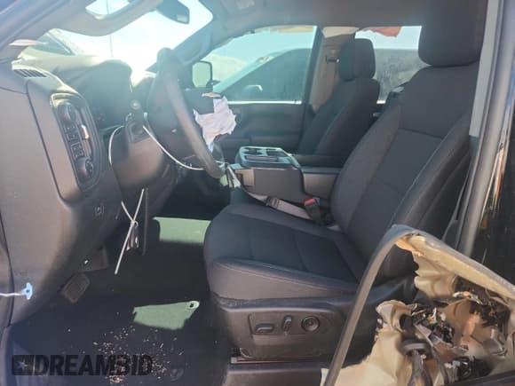 ✅ 2025 Chevrolet Silverado 2500HD Custom • VIN: 2GC4KME73S1178744 • Lot: 68050095. Wystawiony na Copart z przebiegiem Nie podano. Bezpłatny archiwum sprzedaży aukcyjnych z USA i szczegółowy raport historii pojazdu na DreamBid. Zdjęcie 7.