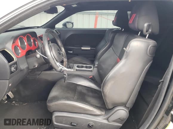 ✅ 2012 Dodge Challenger SRT-8 392 • VIN: 2C3CDYCJ9CH176411 • Lot: 42472935. Wystawiony na Copart z przebiegiem 83 919 mil. Bezpłatny archiwum sprzedaży aukcyjnych z USA i szczegółowy raport historii pojazdu na DreamBid. Zdjęcie 7.