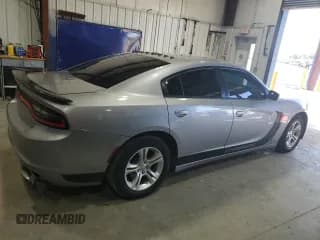 ✅ 2015 Dodge Charger SE • VIN: 2C3CDXBG5FH835945 • Lot: 87292515. Wystawiony na Copart z przebiegiem 226 281 mil. Bezpłatny archiwum sprzedaży aukcyjnych z USA i szczegółowy raport historii pojazdu na DreamBid. Zdjęcie 3.