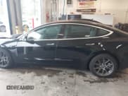 ✅ 2018 Tesla Model 3 Long Range Battery • VIN: 5YJ3E1EBXJF127632 • Lot: 42214133. Wystawiony na IAAI z przebiegiem 81 425 mil. Bezpłatny archiwum sprzedaży aukcyjnych z USA i szczegółowy raport historii pojazdu na DreamBid. Zdjęcie 15.