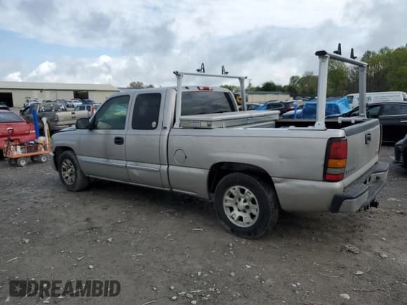 ✅ 2005 GMC Sierra 1500 SLE • VIN: 2GTEC19T451255083 • Lot: 64167285. Listed on Copart with Not provided. Free auction sales archive from the USA and detailed vehicle history report at DreamBid. Image 2.