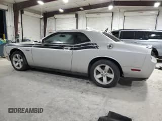 ✅ 2010 Dodge Challenger R/T Classic • VIN: 2B3CJ5DT9AH109390 • Lot: 49091175. Wystawiony na Copart z przebiegiem 202 858 mil. Bezpłatny archiwum sprzedaży aukcyjnych z USA i szczegółowy raport historii pojazdu na DreamBid. Zdjęcie 2.