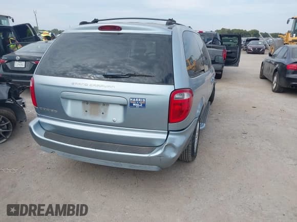 ✅ 2005 Dodge Caravan SE • VIN: 2D4GP24RX5R142161 • Lot: 43472753. Wystawiony na IAAI z przebiegiem 70 628 mil. Bezpłatny archiwum sprzedaży aukcyjnych z USA i szczegółowy raport historii pojazdu na DreamBid. Zdjęcie 3.