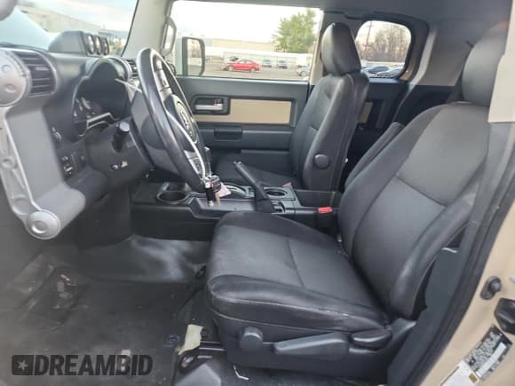 ✅ 2014 Toyota FJ Cruiser • VIN: JTEBU4BF2EK183642 • Lot: 92340545. Wystawiony na Copart z przebiegiem 150 714 mil. Bezpłatny archiwum sprzedaży aukcyjnych z USA i szczegółowy raport historii pojazdu na DreamBid. Zdjęcie 7.