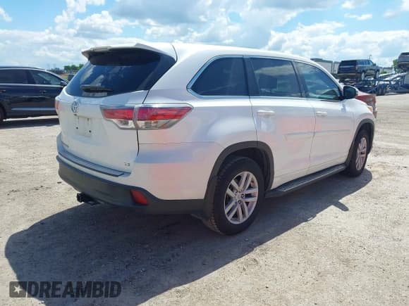 ✅ 2015 Toyota Highlander LE Plus • VIN: 5TDZKRFHXFS082487 • Lot: 42217122. Wystawiony na IAAI z przebiegiem 140 007 mil. Bezpłatny archiwum sprzedaży aukcyjnych z USA i szczegółowy raport historii pojazdu na DreamBid. Zdjęcie 4.