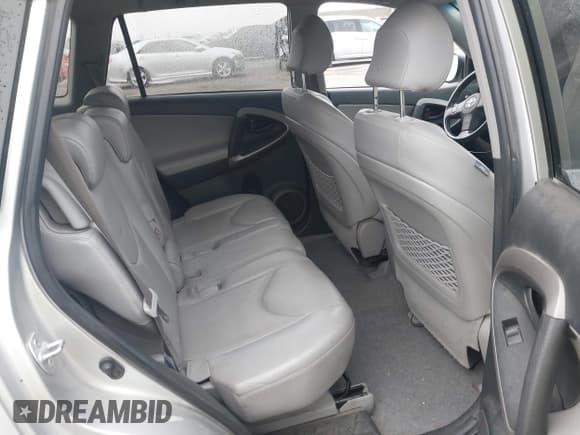 ✅ 2006 Toyota RAV4 Limited • VIN: JTMBK31V265004402 • Lot: 43783688. Wystawiony na IAAI z przebiegiem 218 113 mil. Bezpłatny archiwum sprzedaży aukcyjnych z USA i szczegółowy raport historii pojazdu na DreamBid. Zdjęcie 8.