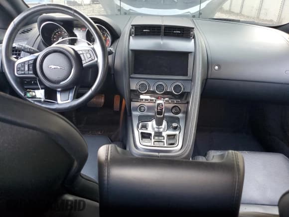 ✅ 2020 Jaguar F-Type P300 • VIN: SAJDD1GX4LCK68875 • Lot: 67753855. Wystawiony na Copart z przebiegiem 58 291 mil. Bezpłatny archiwum sprzedaży aukcyjnych z USA i szczegółowy raport historii pojazdu na DreamBid. Zdjęcie 8.