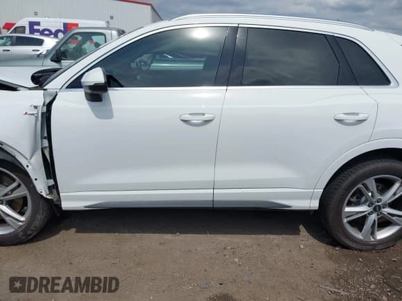 ✅ 2022 Audi Q3 S line Premium Plus • VIN: WA1EECF31N1033739 • Lot: 42109196. Listed on IAAI with 38,962 mi. Free auction sales archive from the USA and detailed vehicle history report at DreamBid. Image 14.