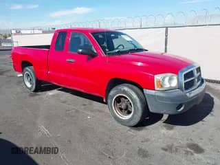 2005 Dodge Dakota SLT z VIN 1D7HE42KX5S218443, wystawiony jako IAAI lot #42831581 z przebiegiem 146 947 mil mil oraz . Historia ofert i sprzedaży dostępna na DreamBid. Obrazek 1.