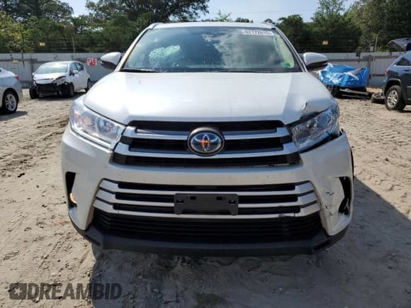 ✅ 2017 Toyota Highlander Hybrid XLE • VIN: 5TDJGRFH0HS033641 • Lot: 62172615. Listed on Copart with 56,517 mi. Free auction sales archive from the USA and detailed vehicle history report at DreamBid. Image 5.