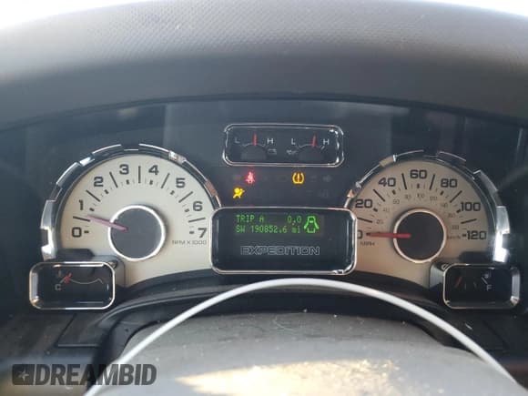 ✅ 2013 Ford Expedition Limited • VIN: 1FMJU1K58DEF24802 • Lot: 87069495. Listed on Copart with 190,852 mi. Free auction sales archive from the USA and detailed vehicle history report at DreamBid. Image 9.