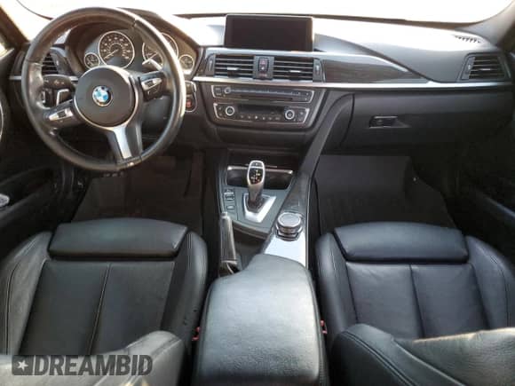 2015 BMW 3 Series 328d xDrive z VIN WBA3K5C50FK301180, wystawiony jako Copart lot #87468704 z przebiegiem Nie podano mil oraz Szkoda całkowita • Salvage title. Historia ofert i sprzedaży dostępna na DreamBid. Obrazek 8.