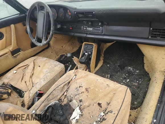 ✅ 1988 Porsche 911 • VIN: WP0EB0914JS161419 • Лот: 74511944. Опубликован ранее на Copart с пробегом 90 583 миль. Бесплатный доступ к архиву аукционных продаж из США и подробный отчёт об истории автомобиля на DreamBid. Изображение 8.