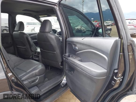 ✅ 2021 Honda Passport EX-L • VIN: 5FNYF8H51MB019230 • Lot: 42332147. Listed on IAAI with 36,733 mi. Free auction sales archive from the USA and detailed vehicle history report at DreamBid. Image 8.