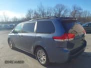 ✅ 2013 Toyota Sienna XLE • VIN: 5TDYK3DCXDS357983 • Лот: 43770825. Опубликован ранее на IAAI с пробегом 300 336 миль. Бесплатный доступ к архиву аукционных продаж из США и подробный отчёт об истории автомобиля на DreamBid. Изображение 3.