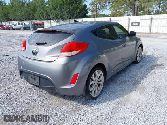 2015 Hyundai Veloster RE:FLEX с VIN KMHTC6AD5FU231708, выставлен на аукционе IAAI как лот 43283728 с пробегом 123 785 миль миль и . История ставок и продаж доступна на DreamBid. Изображение 4.
