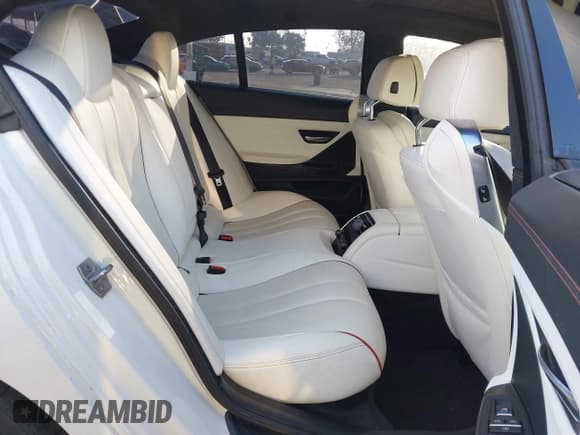 ✅ 2014 BMW 6 Series 650i • VIN: WBA6B2C50ED129604 • Lot: 43515494. Wystawiony na IAAI z przebiegiem 55 978 mil. Bezpłatny archiwum sprzedaży aukcyjnych z USA i szczegółowy raport historii pojazdu na DreamBid. Zdjęcie 8.