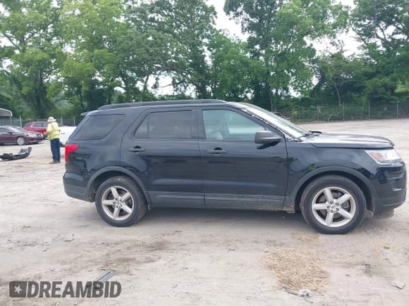 ✅ 2018 Ford Explorer • VIN: 1FM5K7B8XJGB03345 • Lot: 42420992. Wystawiony na IAAI z przebiegiem 215 000 mil. Bezpłatny archiwum sprzedaży aukcyjnych z USA i szczegółowy raport historii pojazdu na DreamBid. Zdjęcie 13.