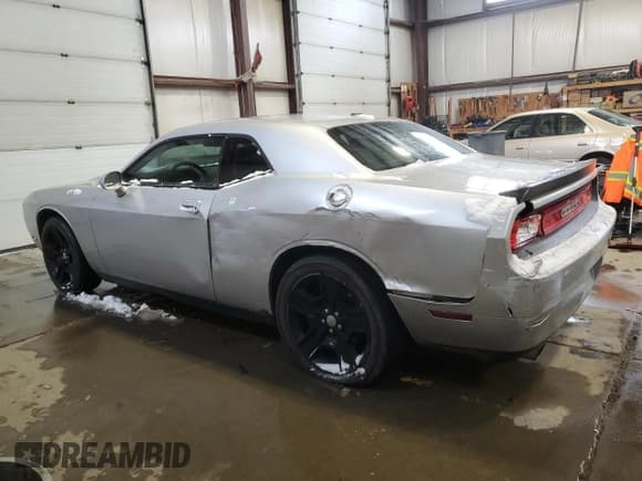 ✅ 2010 Dodge Challenger SE • VIN: 2B3CJ4DV2AH163478 • Lot: 38057634. Wystawiony na Copart z przebiegiem 235 889 mil. Bezpłatny archiwum sprzedaży aukcyjnych z USA i szczegółowy raport historii pojazdu na DreamBid. Zdjęcie 2.