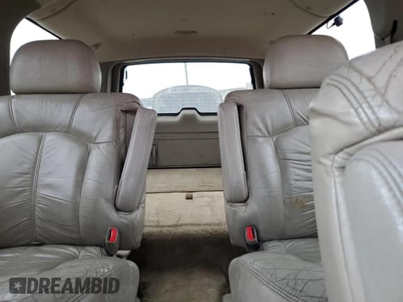 ✅ 2001 Chevrolet Suburban LS • VIN: 1GNFK16T61J317425 • Лот: 43578115. Опубликован ранее на Copart с пробегом 236 539 миль. Бесплатный доступ к архиву аукционных продаж из США и подробный отчёт об истории автомобиля на DreamBid. Изображение 10.