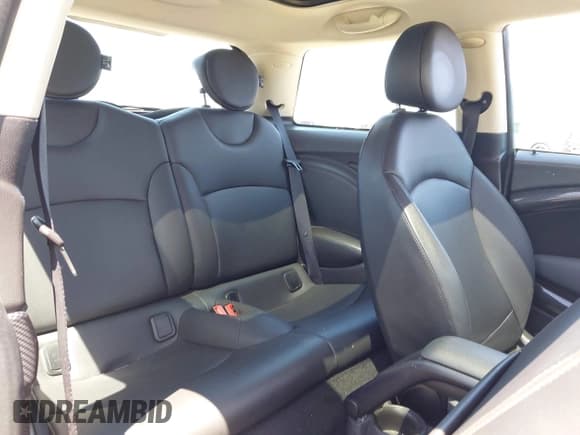 ✅ 2012 MINI Hardtop S • VIN: WMWSV3C51CTY19683 • Lot: 42359466. Listed on IAAI with 59,115 mi. Free auction sales archive from the USA and detailed vehicle history report at DreamBid. Image 8.