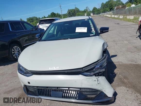 ✅ 2024 Kia EV6 Wind • VIN: KNDC3DLC1R5182759 • Lot: 42809240. Wystawiony na IAAI z przebiegiem 24 183 mil. Bezpłatny archiwum sprzedaży aukcyjnych z USA i szczegółowy raport historii pojazdu na DreamBid. Zdjęcie 12.
