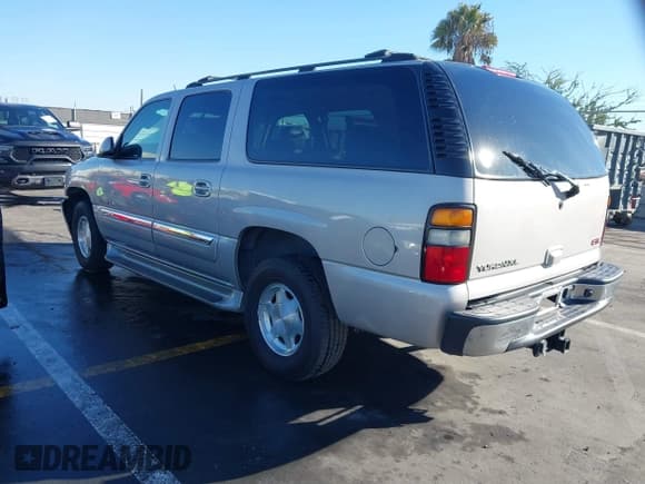 ✅ 2005 GMC Yukon XL SLT • VIN: 1GKEC16Z65J107732 • Lot: 41141067. Wystawiony na IAAI z przebiegiem 90 077 mil. Bezpłatny archiwum sprzedaży aukcyjnych z USA i szczegółowy raport historii pojazdu na DreamBid. Zdjęcie 3.