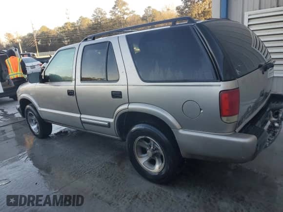 2000 Chevrolet Blazer LS с VIN 1GNCS13W8Y2271750, выставлен на аукционе Copart как лот 41564865 с пробегом Не указан миль и Списание • Salvage title. История ставок и продаж доступна на DreamBid. Изображение 2.