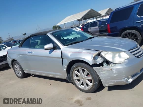 ✅ 2008 Chrysler Sebring Limited • VIN: 1C3LC65M88N573606 • Lot: 42314722. Listed on IAAI with 148,520 mi. Free auction sales archive from the USA and detailed vehicle history report at DreamBid. Image 13.
