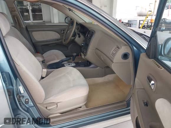 2004 Hyundai Sonata with VIN KMHWF25H64A045393, listed as a IAAI auction lot 42645956 with 114,112 mi miles and . Bid and sale history available at DreamBid. Image 5.