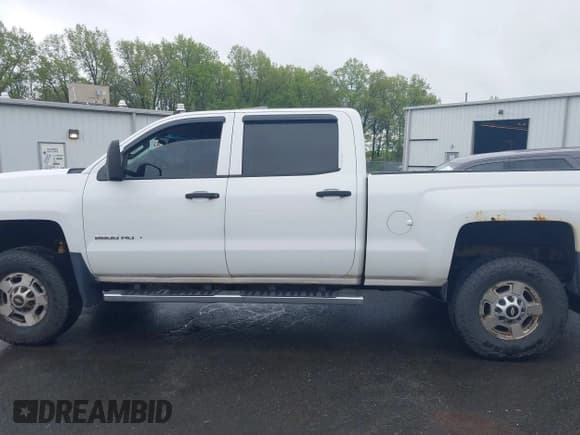 ✅ 2015 Chevrolet Silverado 2500HD LT • VIN: 1GC1KVEG3FF165208 • Lot: 42184899. Wystawiony na IAAI z przebiegiem 311 427 mil. Bezpłatny archiwum sprzedaży aukcyjnych z USA i szczegółowy raport historii pojazdu na DreamBid. Zdjęcie 14.