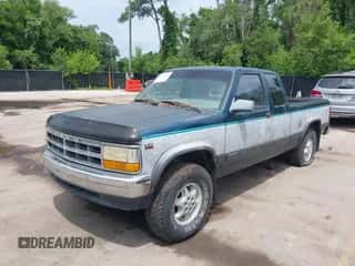 1995 Dodge Dakota z VIN 1B7GG23X6SS221866, wystawiony jako IAAI lot #42449940 z przebiegiem 146 680 mil mil oraz . Historia ofert i sprzedaży dostępna na DreamBid. Obrazek 2.