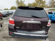 ✅ 2011 Toyota Highlander • VIN: 5TDBK3EH5BS081693 • Лот: 89641795. Опубликован ранее на Copart с пробегом Не указан. Бесплатный доступ к архиву аукционных продаж из США и подробный отчёт об истории автомобиля на DreamBid. Изображение 6.